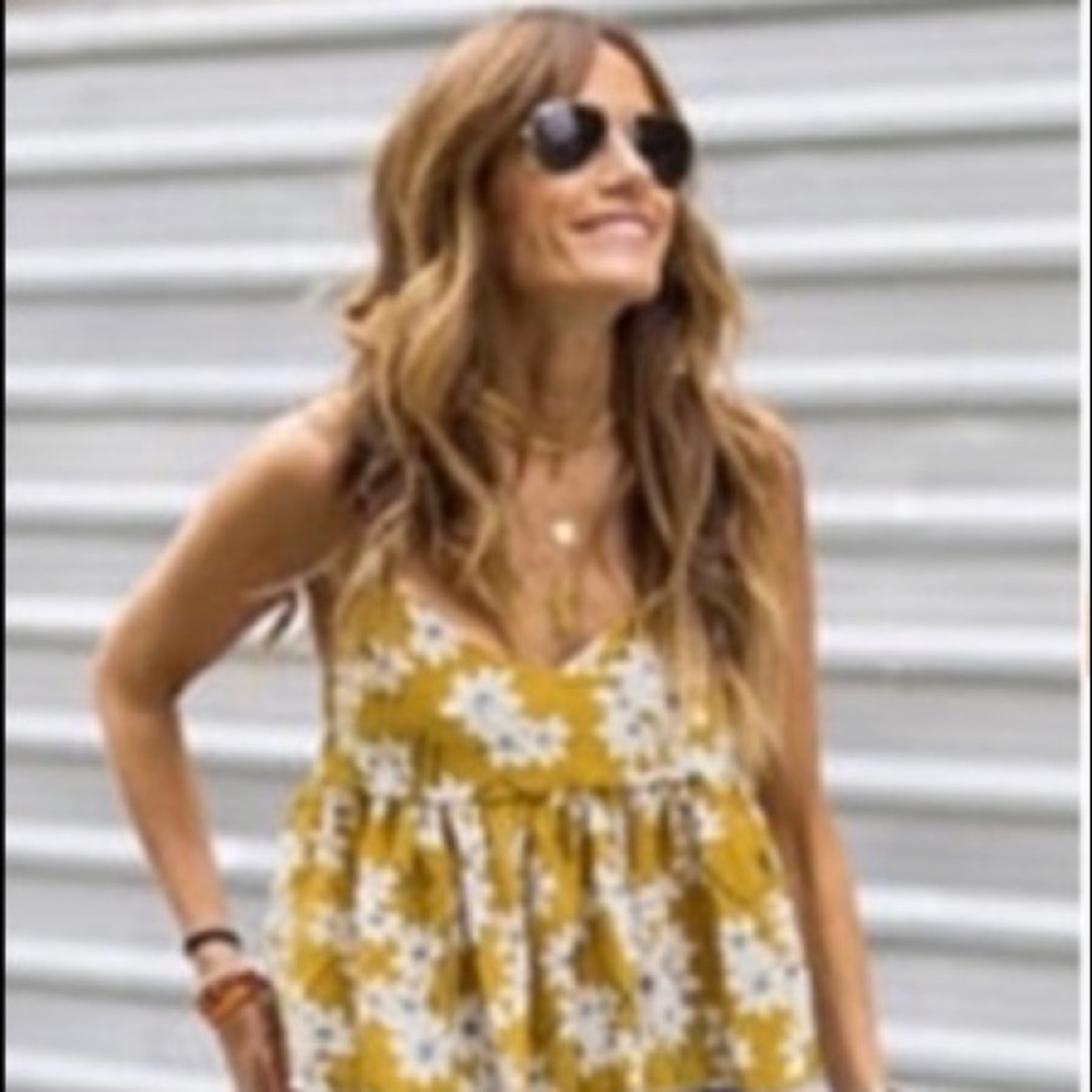 ⭐️ NWT flowing flower cami
